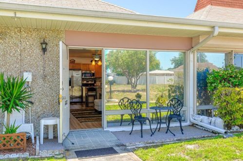 4339 Tahitian Gardens Cir, Tarpon Springs, FL 34691-3726
