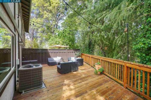 152 Barnett Ter, Concord CA 94523-4504 exterior