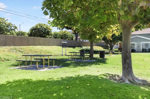28144 Robin Ave, Santa Clarita CA  91350-2051 exterior