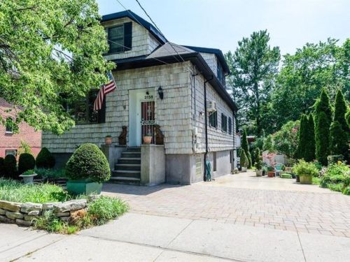 3158 Rawlins Ave, Bronx, NY 10465-1340
