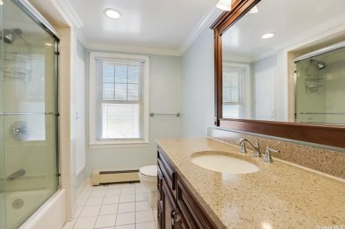 324 Oak Neck Rd, West Islip NY  11795-3613 exterior