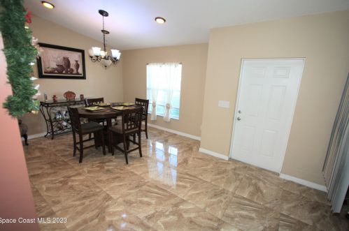 8165 100th Ct, Vero Beach, FL 32967-4714