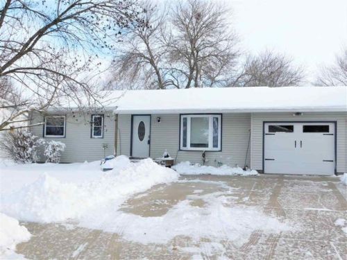 213 9th St, Park View, IA 52748-1014