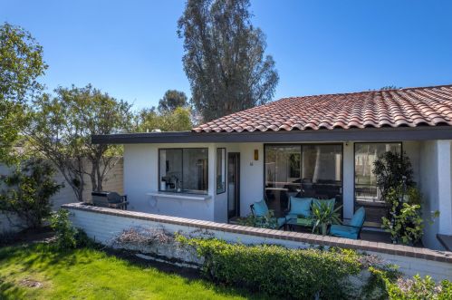 16 Palomas Dr, Rancho Mirage CA  92270-4747 exterior