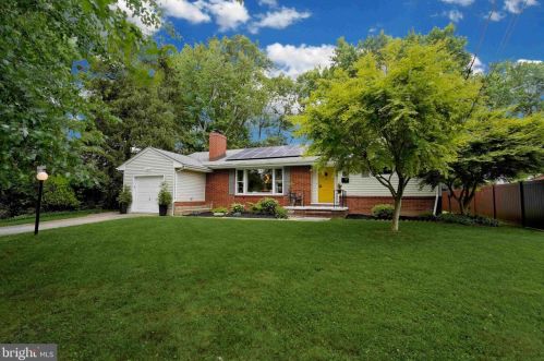 56 Roxboro Rd, Lawrence Township NJ  08648-3925 exterior