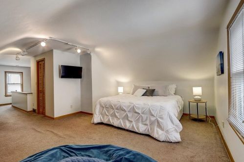 523 112, Milwaukee WI 53226-4132 exterior