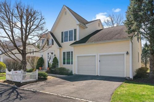 17 Victory Ct, White Plains, NY 10603-1551