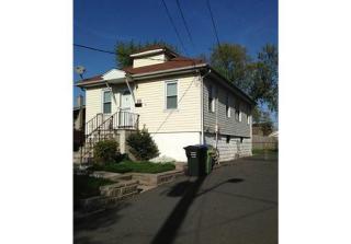 22 Dorothy St, Woodbridge, NJ 07095-1202