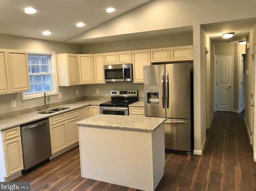 135 Orchard Lagoon Dr, Linden, VA 22642-5724