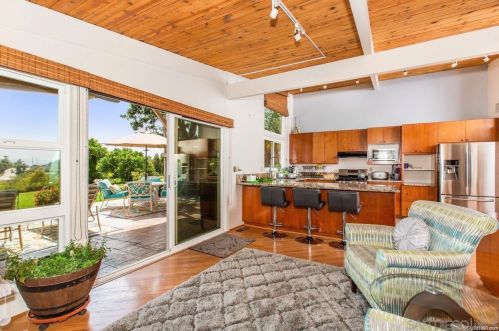 5022 Pacifica Dr, San Diego CA  92109-1502 exterior