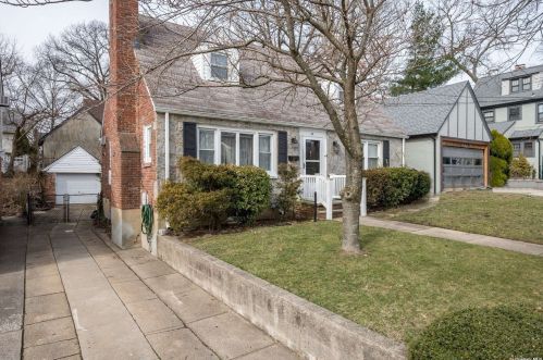 44 Clover Ave, Floral Park, NY 11001-2533