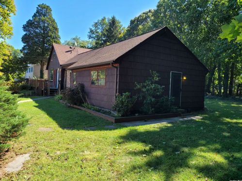 12 Holly St, South Setauket, NY 11720-1709
