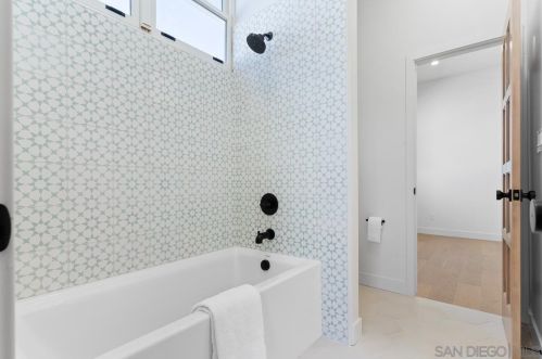 1533 Beryl St, San Diego CA  92109-2106 exterior