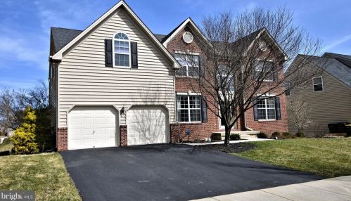 943 Yorkshire Dr, Breinigsville, PA 18031-1546
