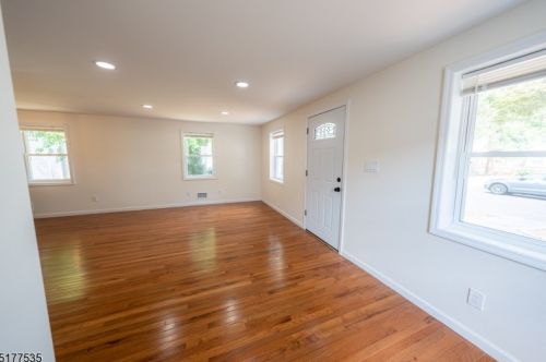 63 Meckes St, Springfield NJ  07081-2803 exterior