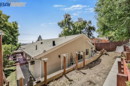 24494 Leona Dr, Hayward CA  94542-1010 exterior