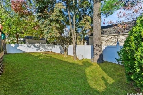 908 New Hyde Park Rd, New Hyde Park NY  11040-3205 exterior