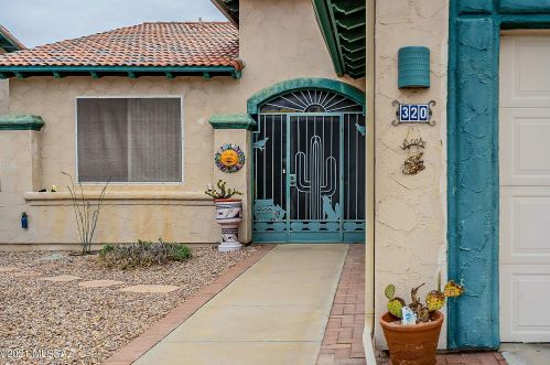 320 Crescent Bell Dr, Green Valley, AZ 85614-5923