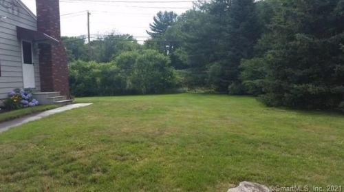 55 Pine River Rd, North Haven CT  06473-3312 exterior