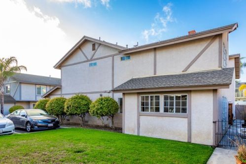 2823 Unicornio St, Carlsbad CA  92009-4428 exterior