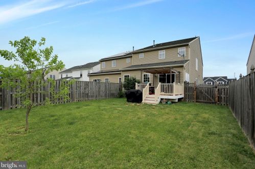 302 Maple Dr, Hanover PA 17331-9417 exterior