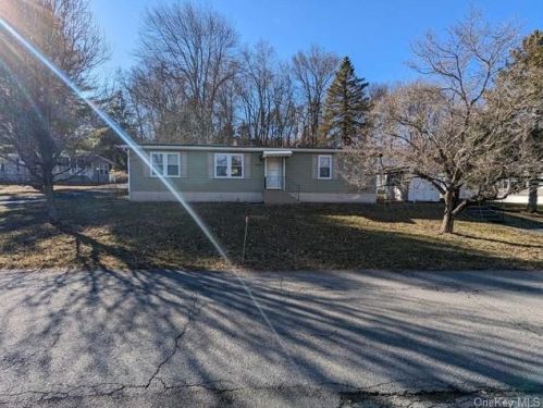 108 Brittany Ter, Rock Tavern NY  12575-5551 exterior