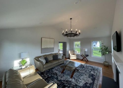 80 Sunset Blvd, South Kingstown RI  02882-5451 exterior