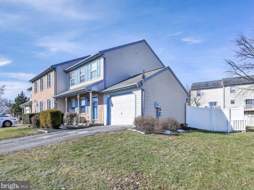 176 Heatherwood Dr, Ephrata, PA 17522-2679