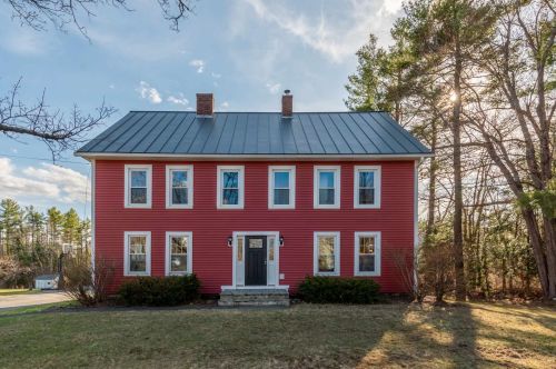 82 Barrett Rd, New London, NH 03257-5806