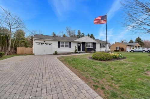 11 Deer Run Rd, Wallingford, CT 06492-3306