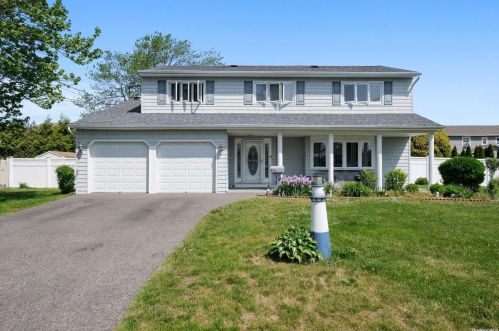 5 Angelica Ct, Babylon, NY 11704-8501