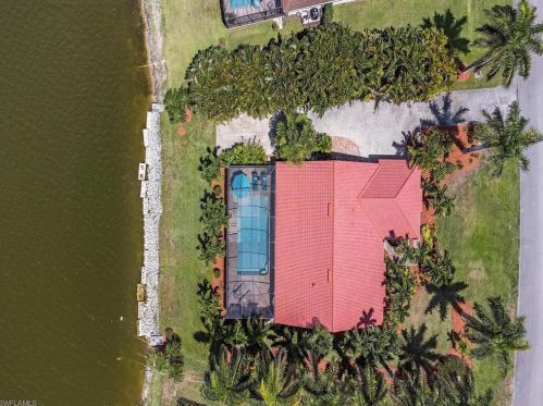 18013 Royal Tree Pkwy, Naples FL  34114-8941 exterior