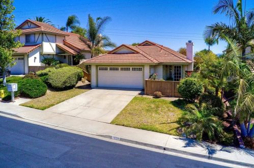 1926 Rosewood St, Vista, CA 92081-7305
