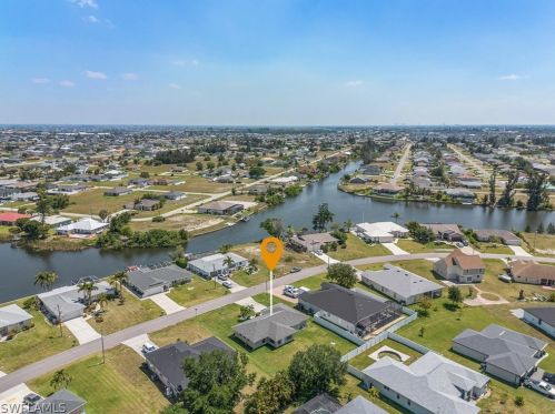 212 22nd Pl, Cape Coral, FL 33991-1352