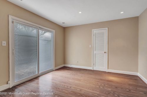 13 Jennings Ct, East Freehold NJ  07728-4320 exterior