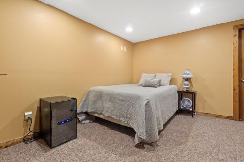 1015 121, Milwaukee WI 53226-3309 exterior