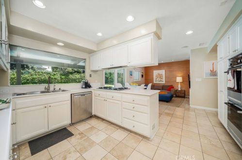 4262 Lemp Ave, North Hollywood CA  91604-2811 exterior