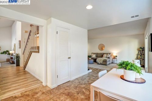 32824 Oakdale Ct, Union City CA  94587-5426 exterior