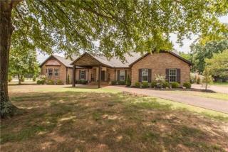 1603 Georgetown Ln, Murfreesboro, TN 37129-1742