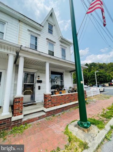 210 2nd St, Arnots Addition PA  17970-1032 exterior