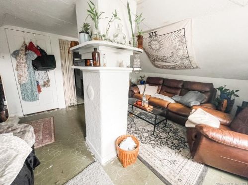 46 Grv St, Putnam CT  06260-2129 exterior