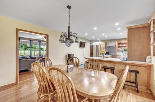 24 Morgan Dr, Wallingford CT  06492-2641 exterior