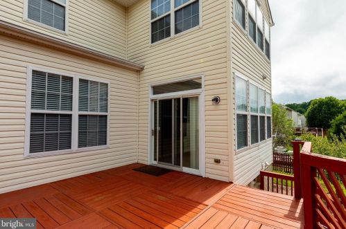 6249 Oakland Dr, Woodbridge VA  22193-7017 exterior