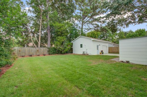 1490 Hindman Ave, Mount Pleasant SC 29464-4837 exterior