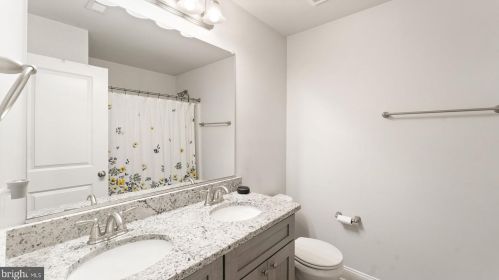 1077 Mountain View Rd, Fredericksburg VA  22406-4429 exterior