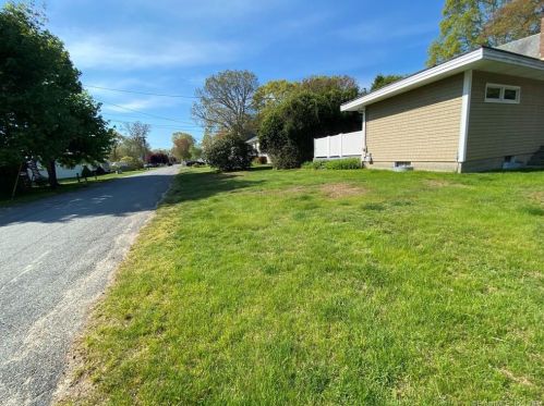 1 Clifton St, Lyme CT  06371-2024 exterior