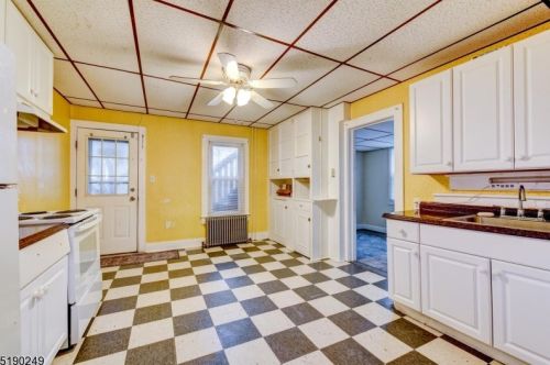 4 Jefferson St, Fredon NJ  07860-2028 exterior