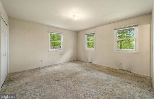 2206 Youngs Dr, Haymarket VA  20169-1534 exterior