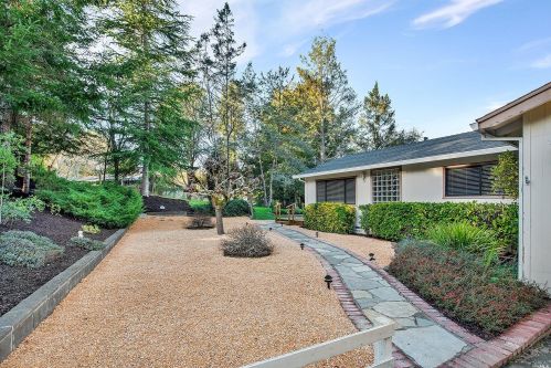 1149 Pine Tree Ln, Sebastopol, CA 95472-2683