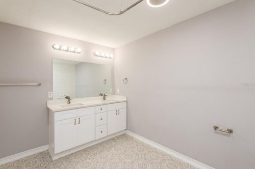 5476 Lk Le Clare Rd, Lutz FL  33558-8013 exterior